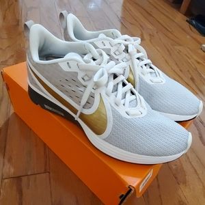 Womens Nike Zoom Strike 2, like new with box